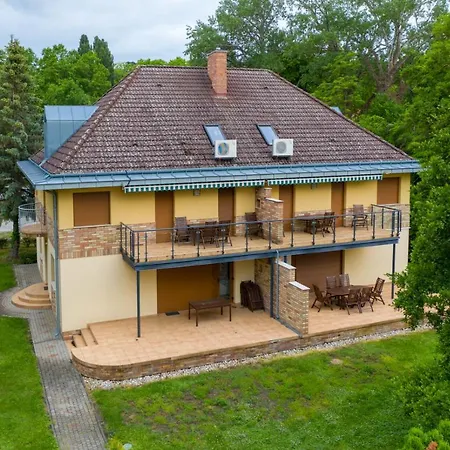 公寓 Villa Apartman *