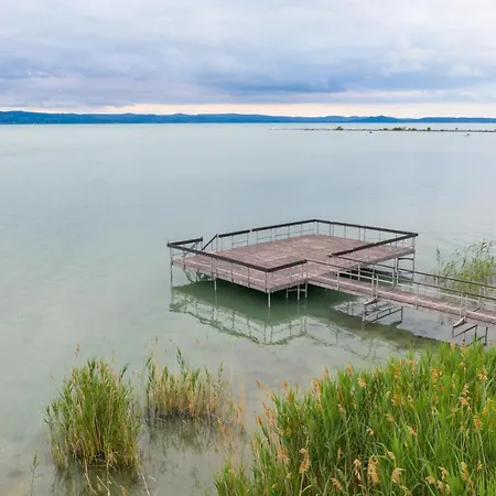 Villa Apartman 公寓 Balatonszárszó